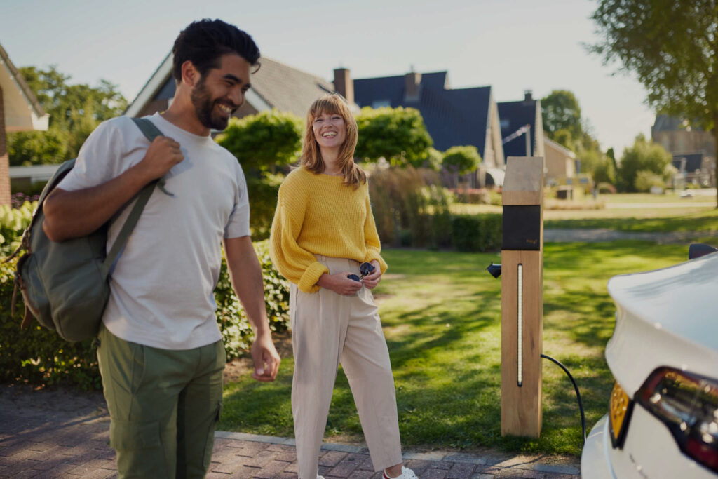 Sfeerfoto van de Hey! Laadpaal, op te laden via zonnestroom