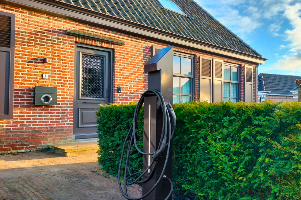 Geïnstalleerde laadpaal als inspiratie voor wie een laadpaal wil kopen